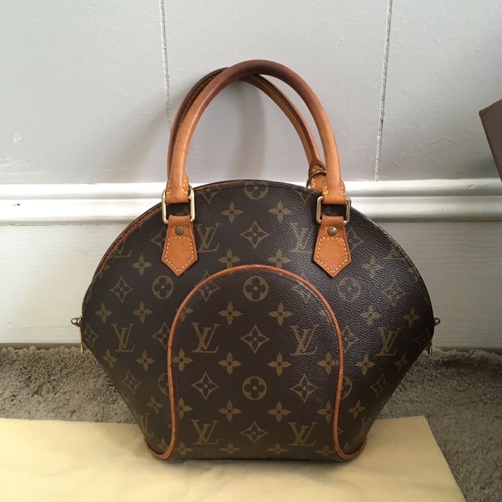 Authentic LV ellipse MM - Picture 1 of 8